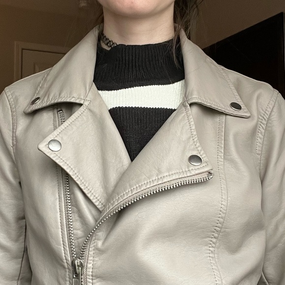 🥠 Taupe Pleather Jacket - Picture 6 of 8